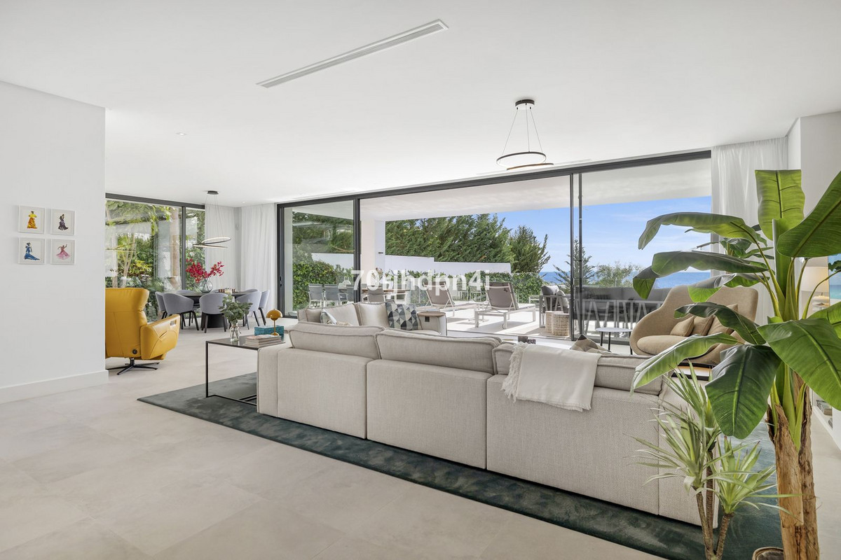 5 Bed فيلا مستقلة in Marbella في Cabopino, فيلا منفصلة