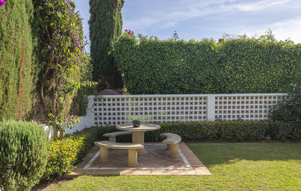 5 Bed فيلا مستقلة in Los Monteros في Marbella, فيلا مستقلة