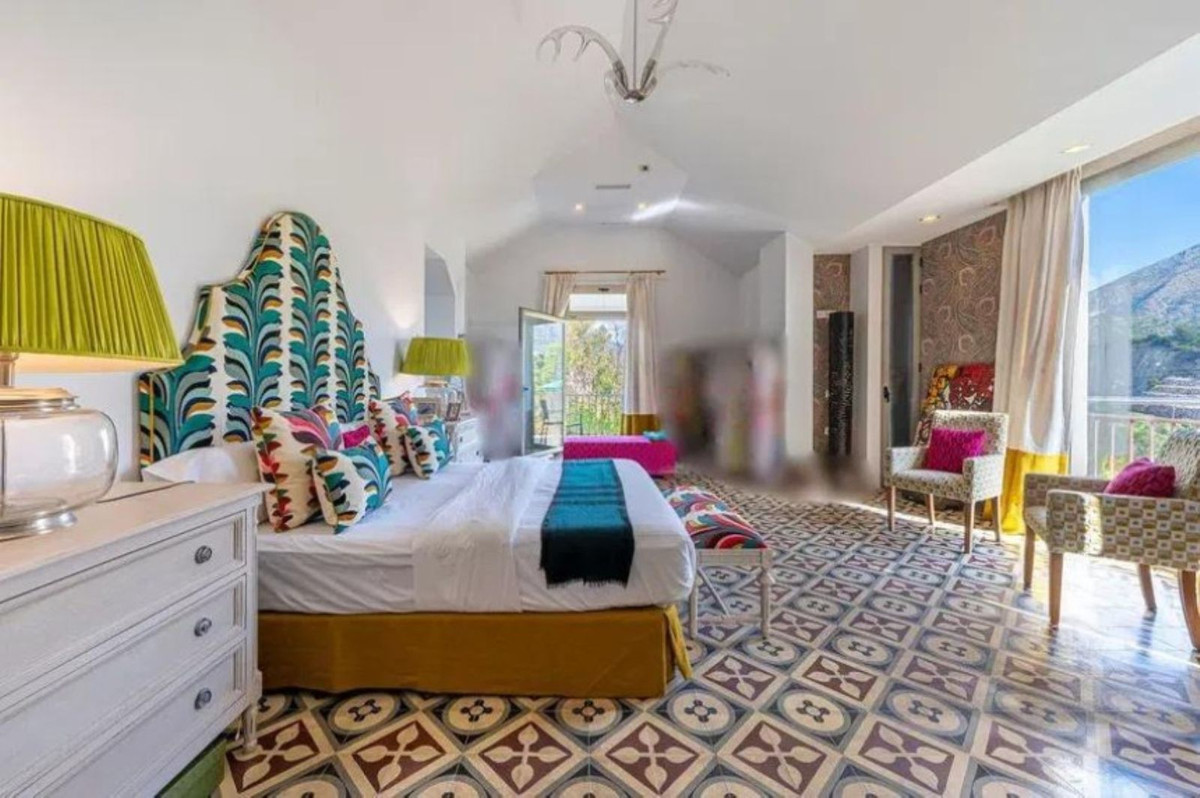 5 Bed فيلا مستقلة in Marbella في Marbella, فيلا منفصلة