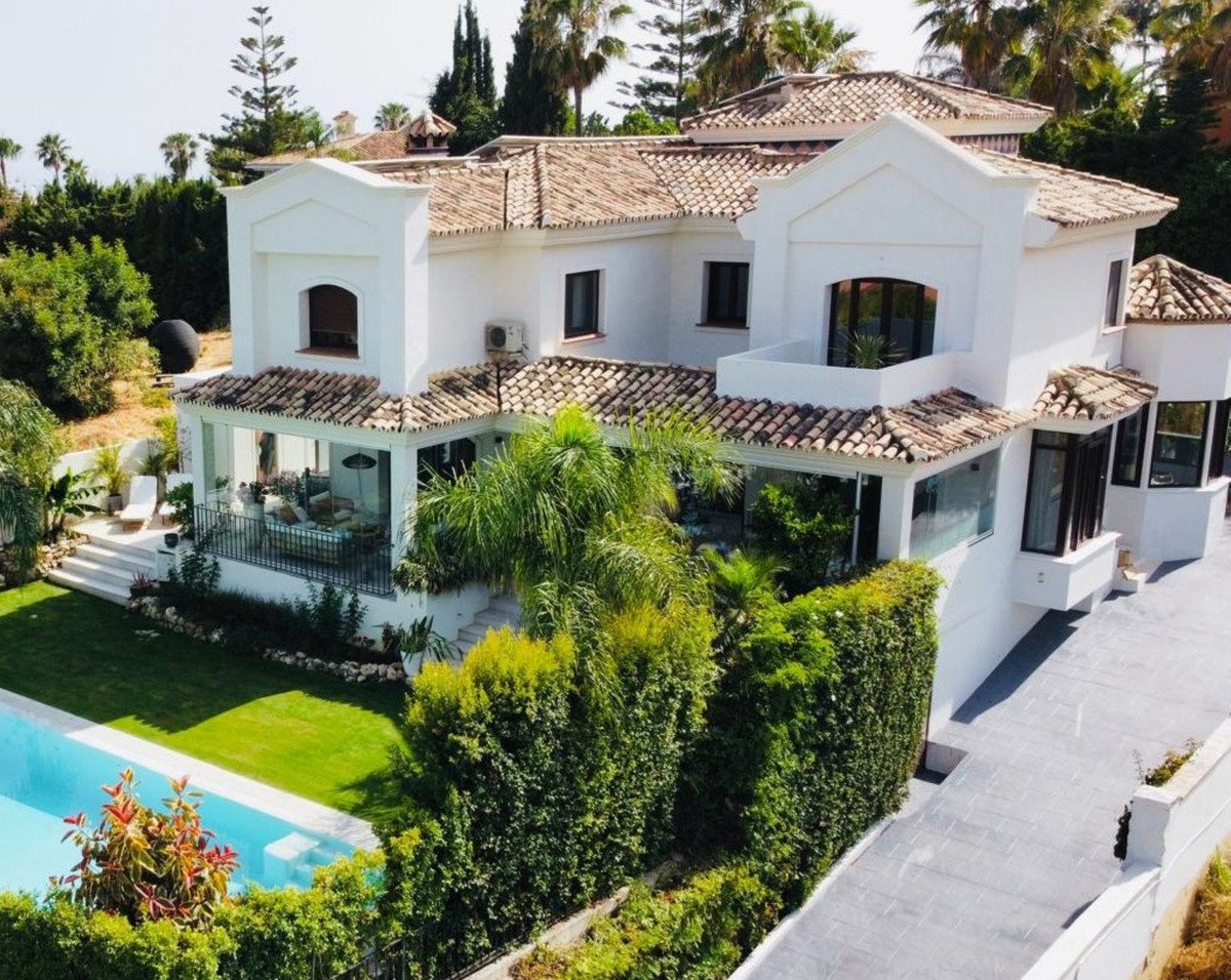6 Bed فيلا مستقلة in Marbella في Marbella, فيلا منفصلة
