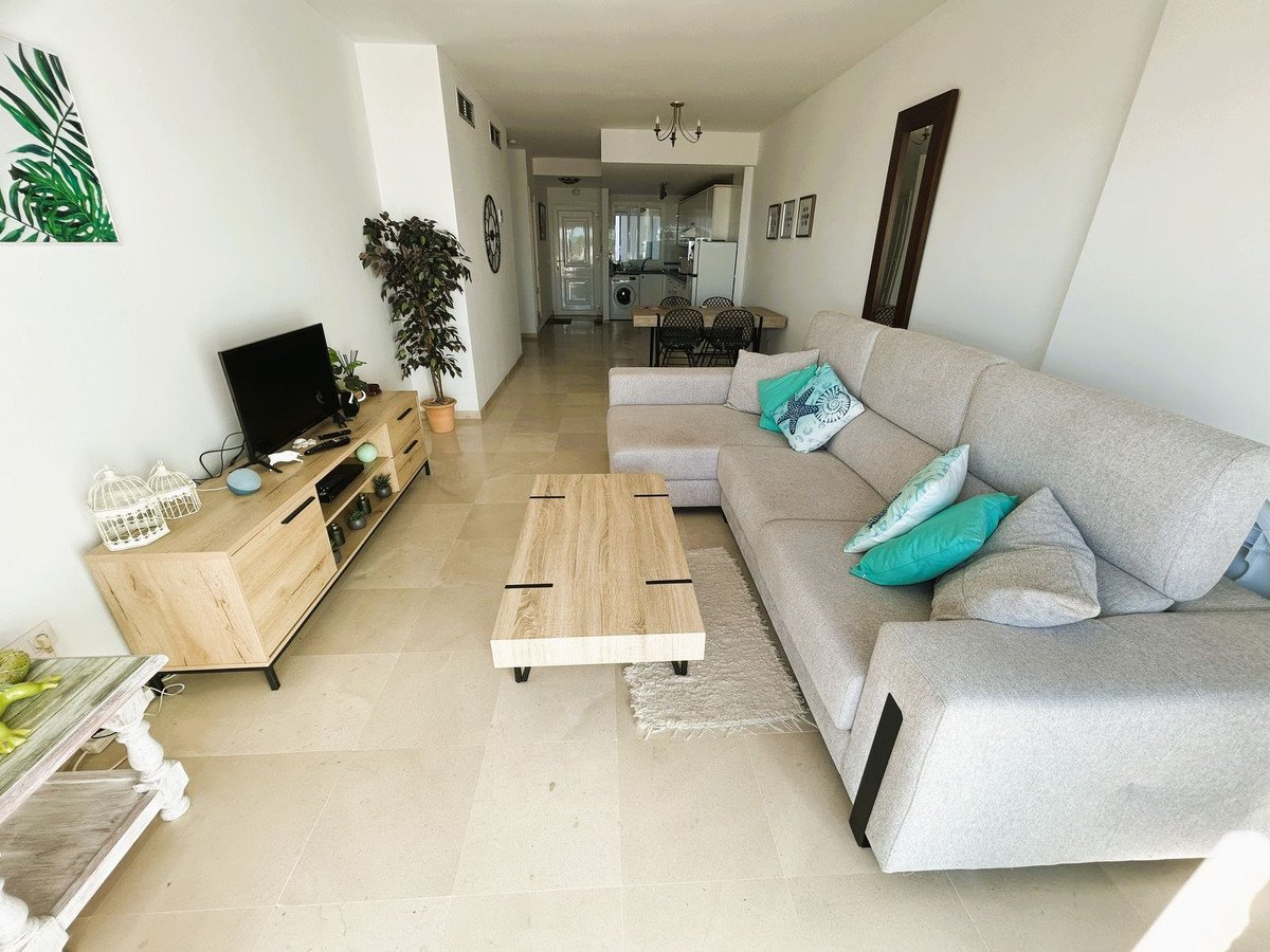 2 Bed Ground Floor Apartment in Casares Playa في Casares Playa — شقة