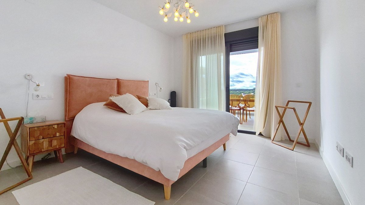 3 Bed Middle Floor Apartment in Casares in Casares, Apartment