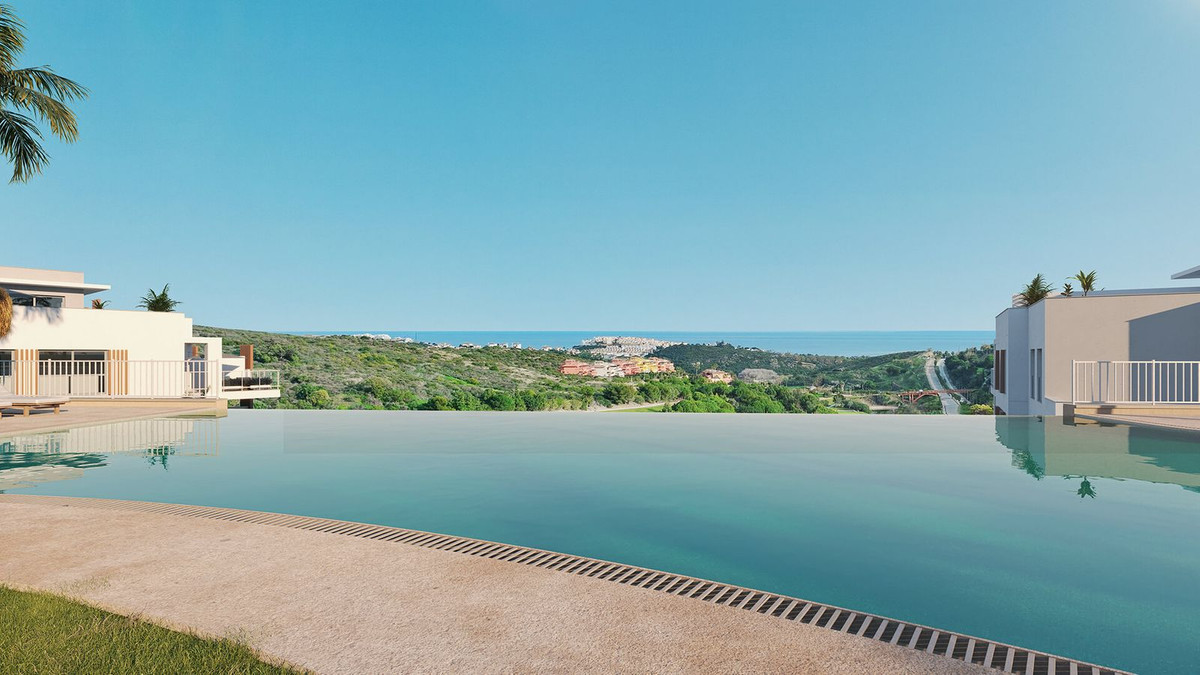 Infinity pool met uitzicht op de oceaan bij een villa.