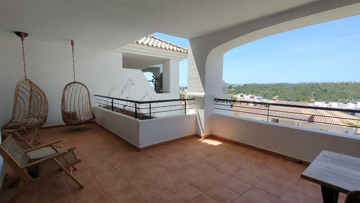 2 Bed شقة في الطابق الأوسط in Casares Playa في Casares Playa, 