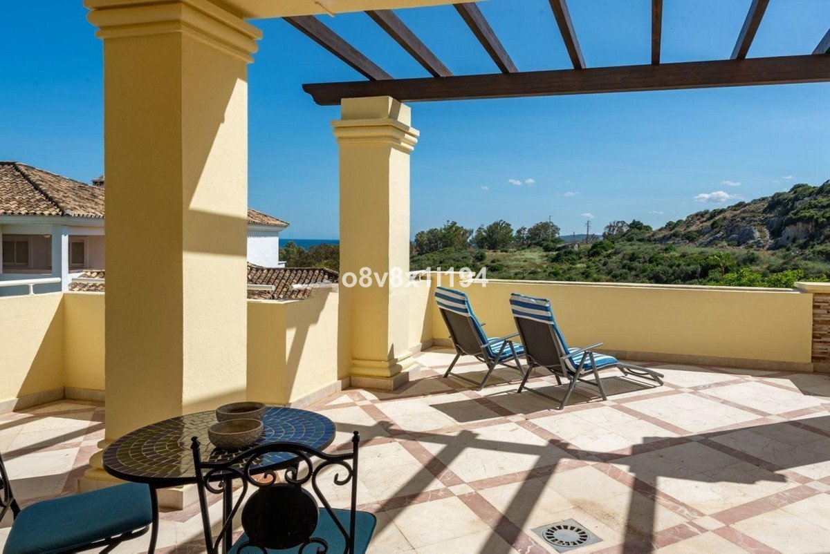 2 Bed Middle Floor Apartment in Casares in Casares, Apartment