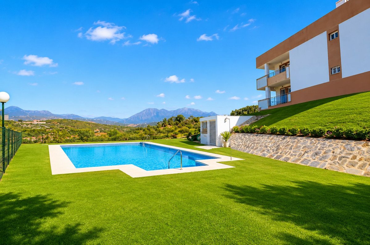 4 Bed شقة في الطابق الأرضي in Casares Playa في Casares Playa, شقة