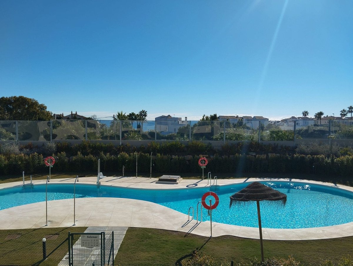 2 Bed شقة في الطابق الأوسط in Casares Playa في Casares Playa, شقة
