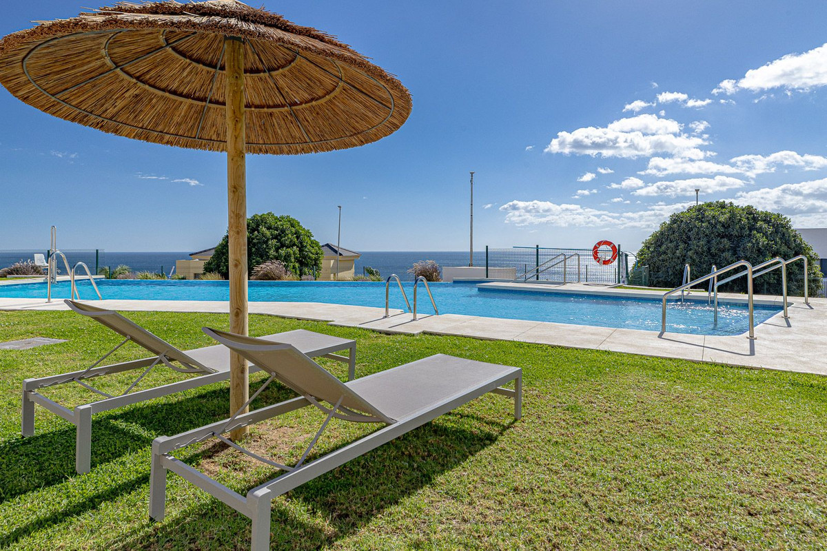 2 Bed شقة في الطابق الأوسط in Casares Playa في Casares Playa, شقة