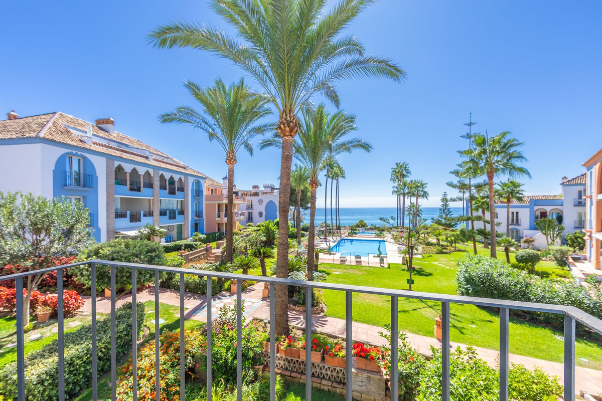 2 Bed شقة في الطابق الأوسط in Casares Playa في Casares Playa, شقة