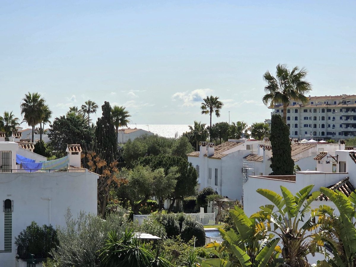 3 Bed بيت مدينة in Casares Playa في Casares Playa, تاون هاوس