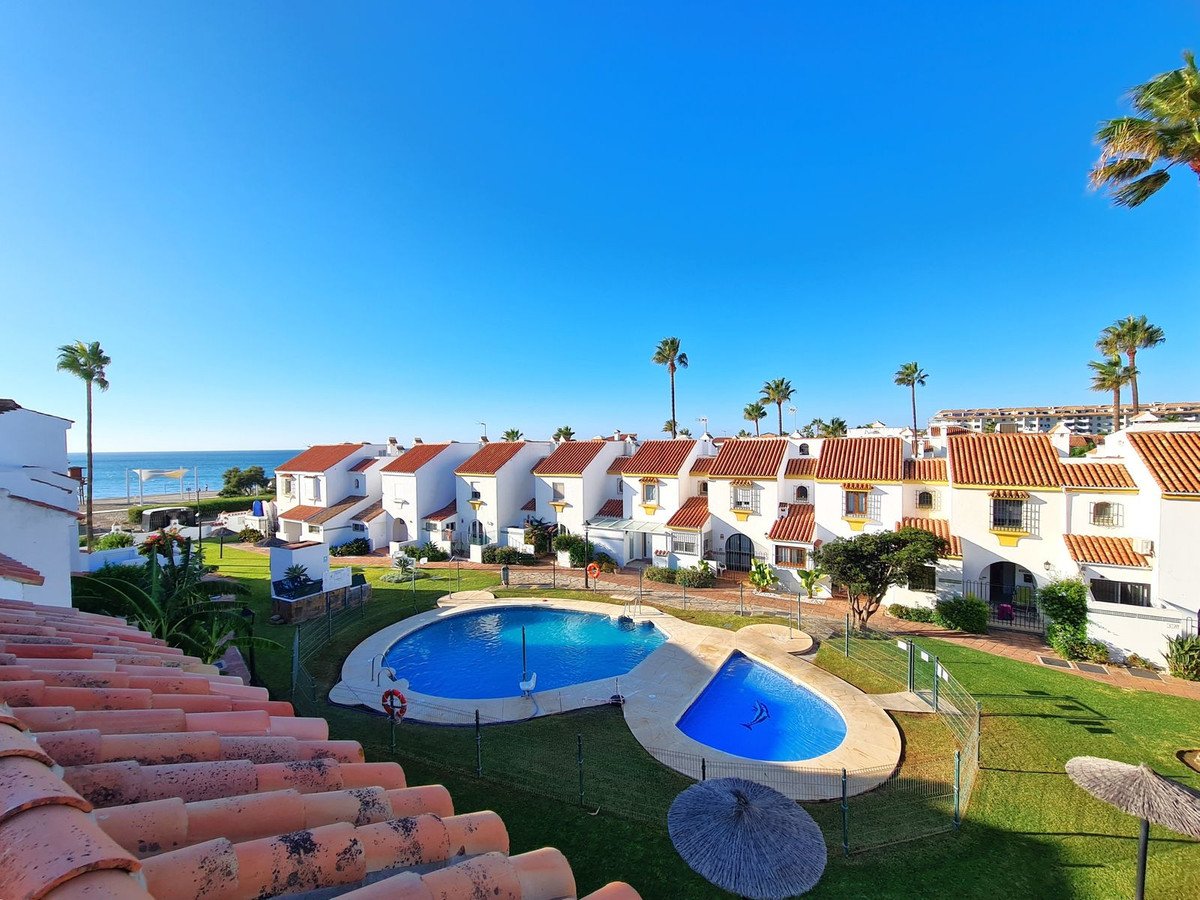 3 Bed منزل شبه منفصل in Casares Playa في Casares Playa, منزل شبه منفصل