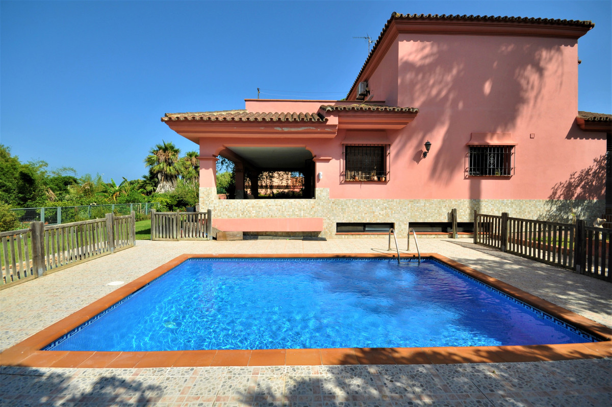 4 Bed فيلا مستقلة in Casares Playa في Casares Playa, فيلا مستقلة