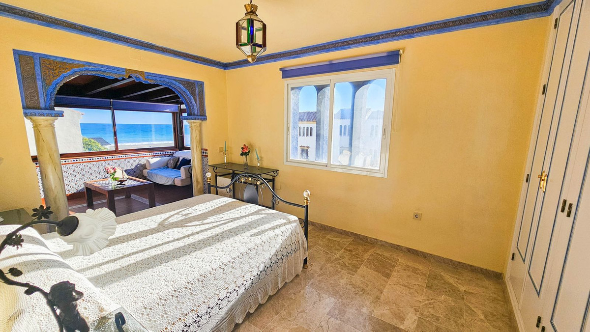 4 Bed منزل شبه منفصل in Casares Playa في Casares Playa, تاون هاوس