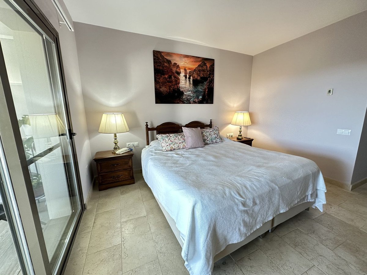 2 Bed شقة في الطابق الأوسط in Casares في Casares, شقة