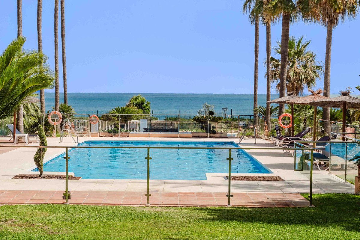 2 Bed شقة في الطابق الأوسط in Casares في Casares, شقة