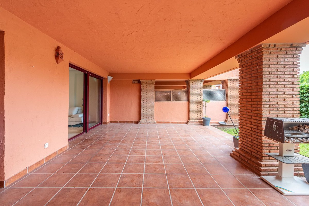 2 Bed Begane Grond Appartement in Casares in Casares, Type appartement