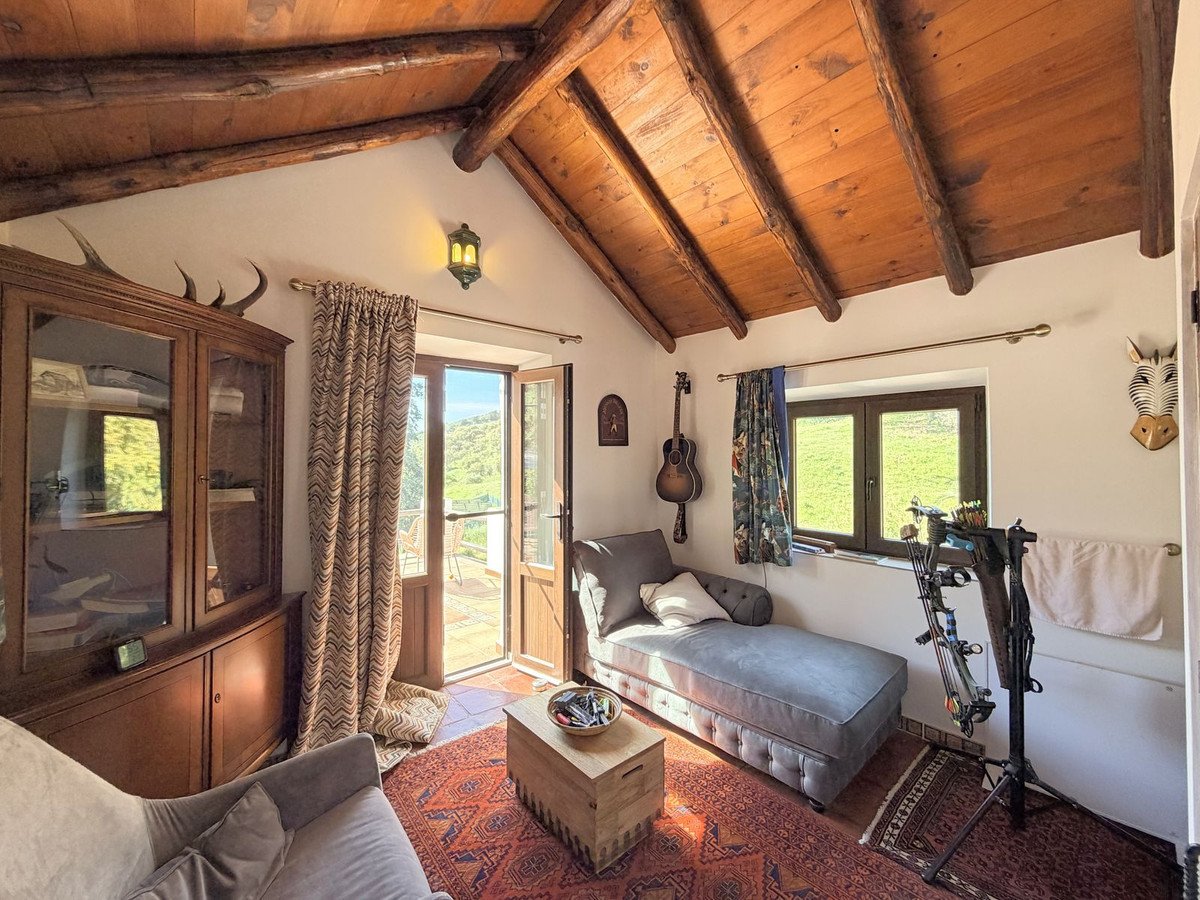 4 Bed Finca in Casares in Casares, 