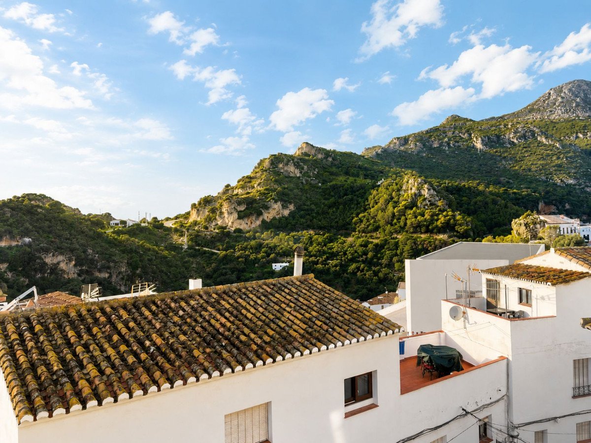 2 Bed بيت مدينة in Casares في Casares, منزل بلدي