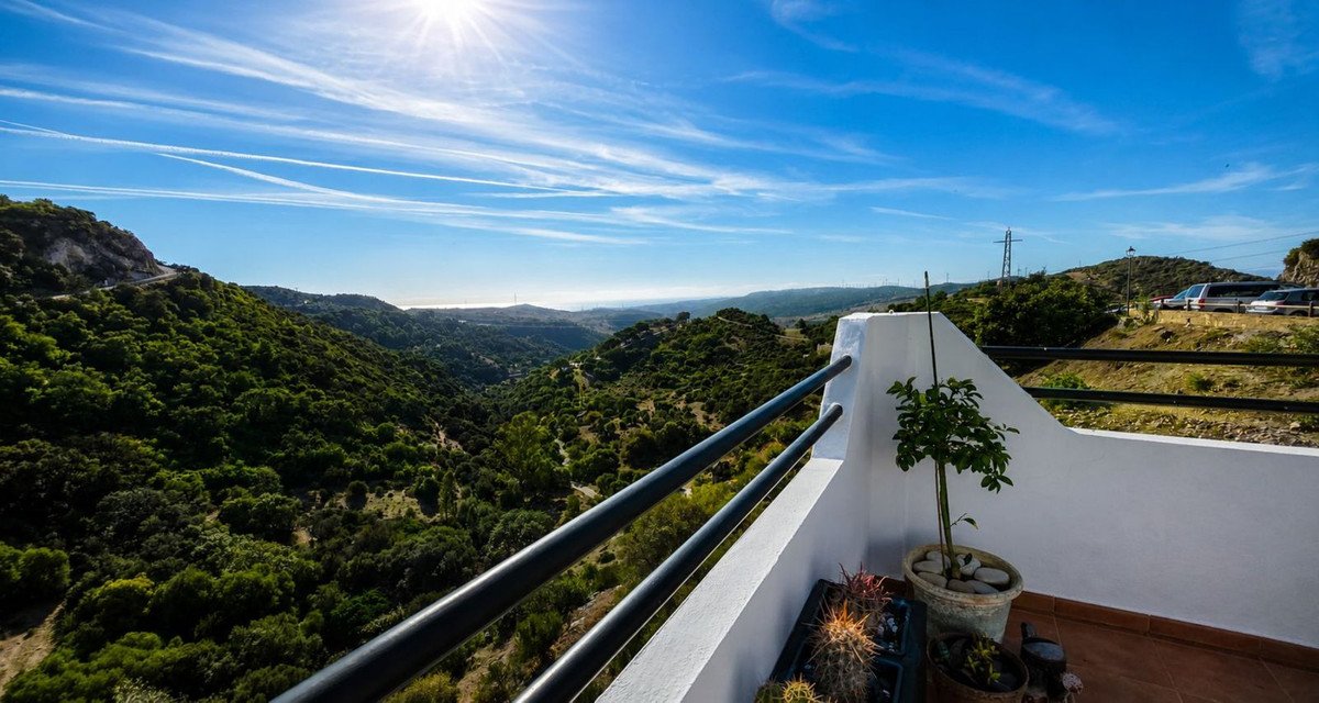 3 Bed Halfvrijstaand Huis in Casares in Casares, 