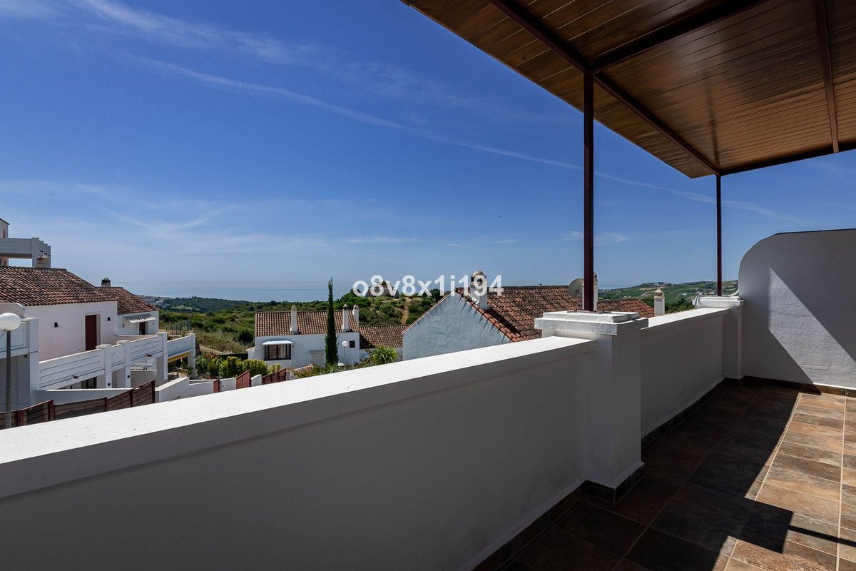 4 Bed منزل شبه منفصل in Casares في Casares, منزل شبه منفصل