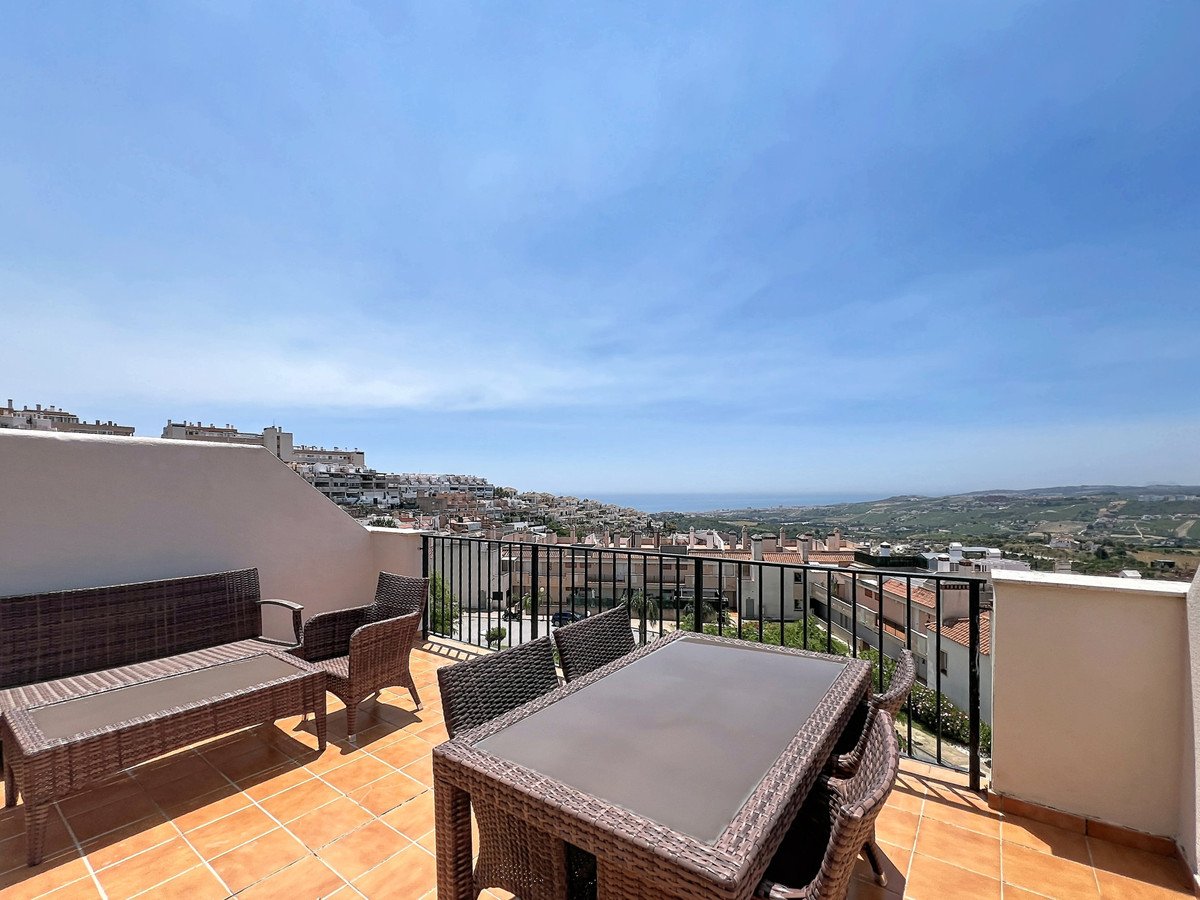 2 Bed بنتهاوس in Doña Julia في Doña Julia, شقة في دور علوي