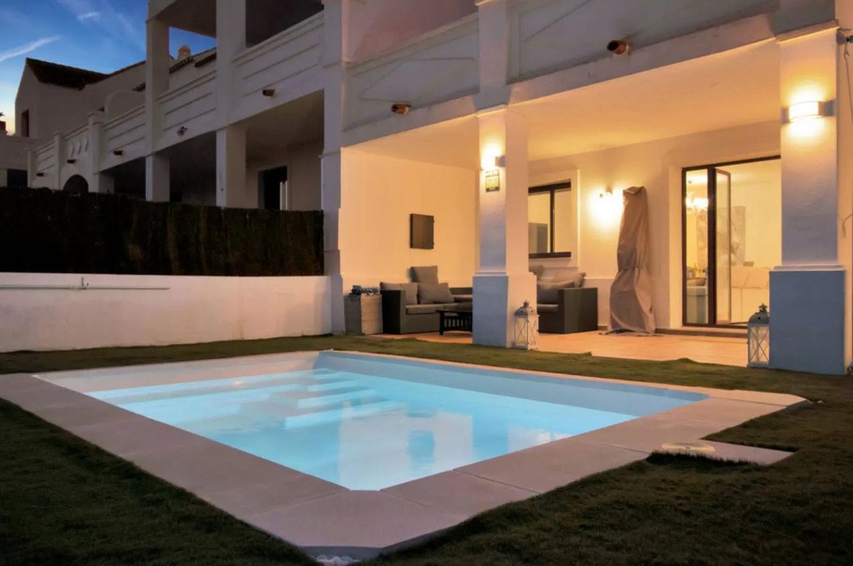 3 Bed بيت مدينة in Doña Julia في Doña Julia, تاون هاوس