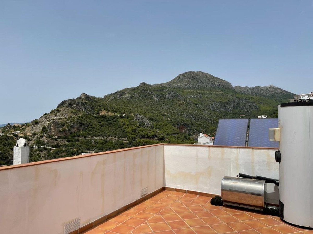 3 Bed بيت مدينة in Casares في Casares, تاون هاوس