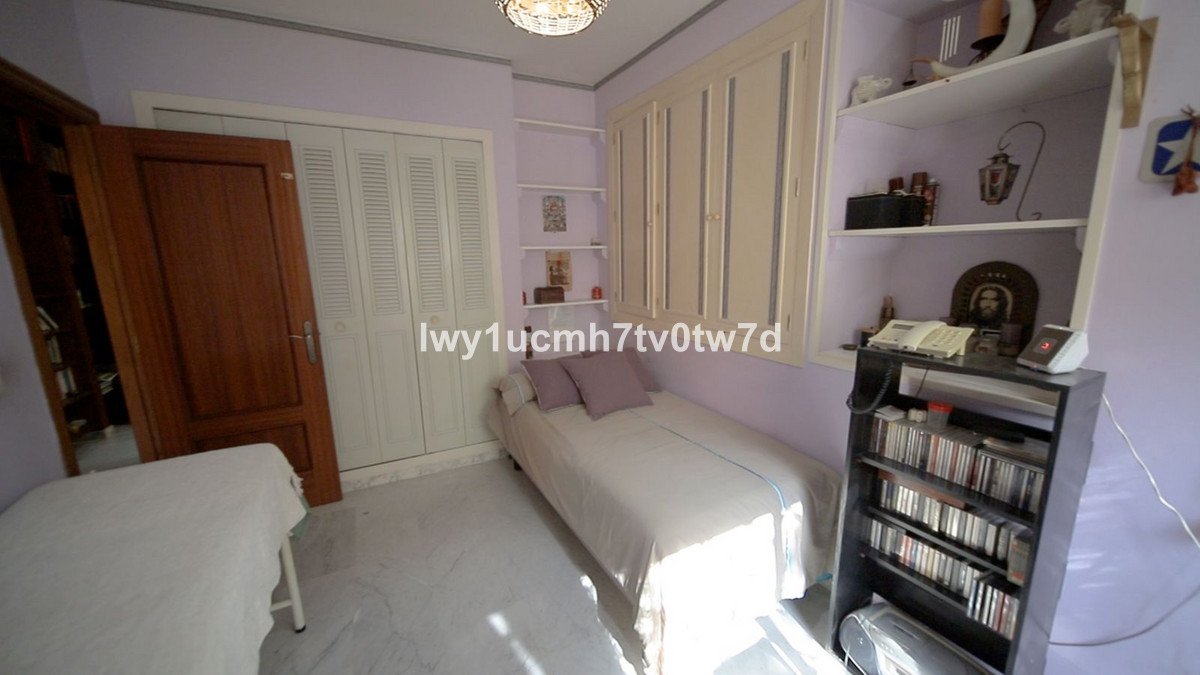 4 Bed Middle Floor Apartment in Cerrado de Calderón في Cerrado de Calderón — شقة