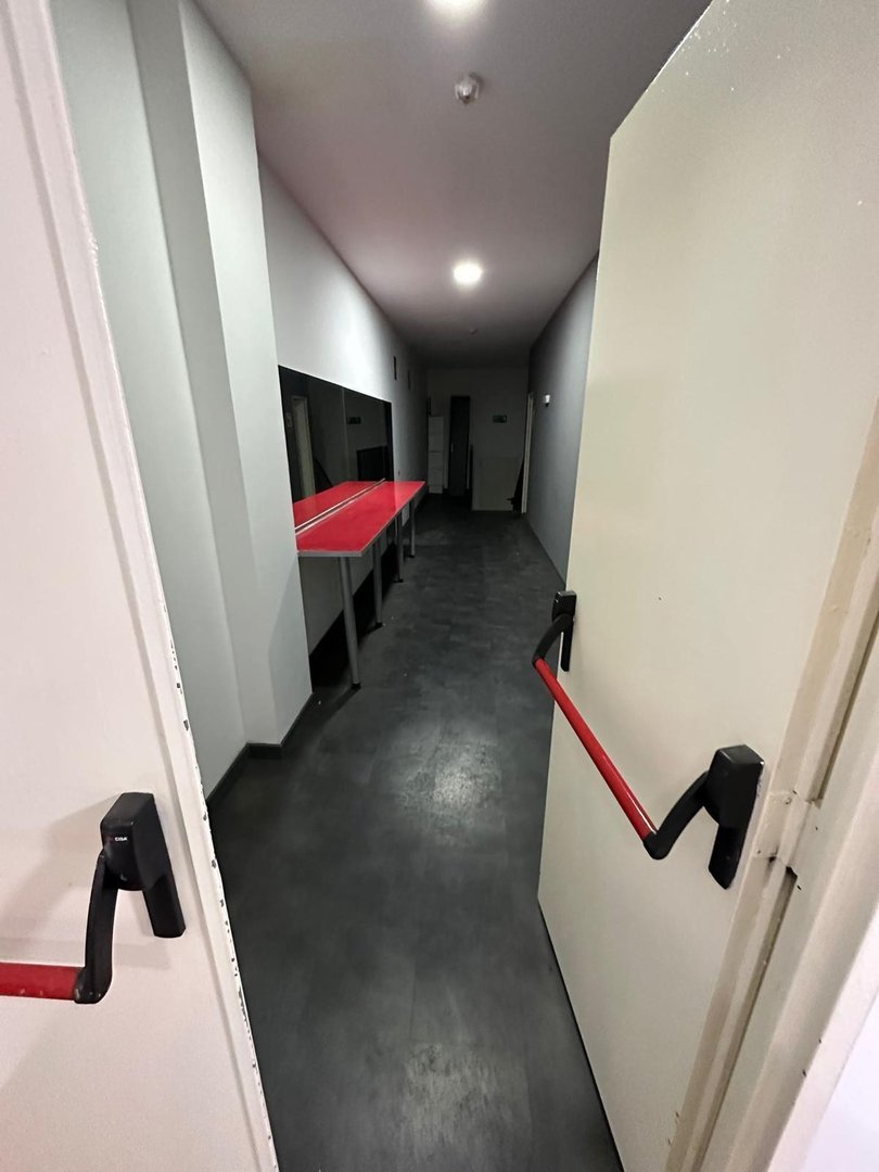 14 Bed Hostel in Churriana في Churriana — نزل