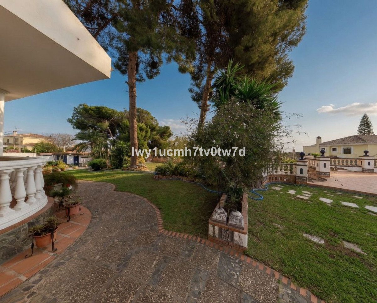 4 Bed Rijtjeshuis in Churriana in Churriana — Townhouse