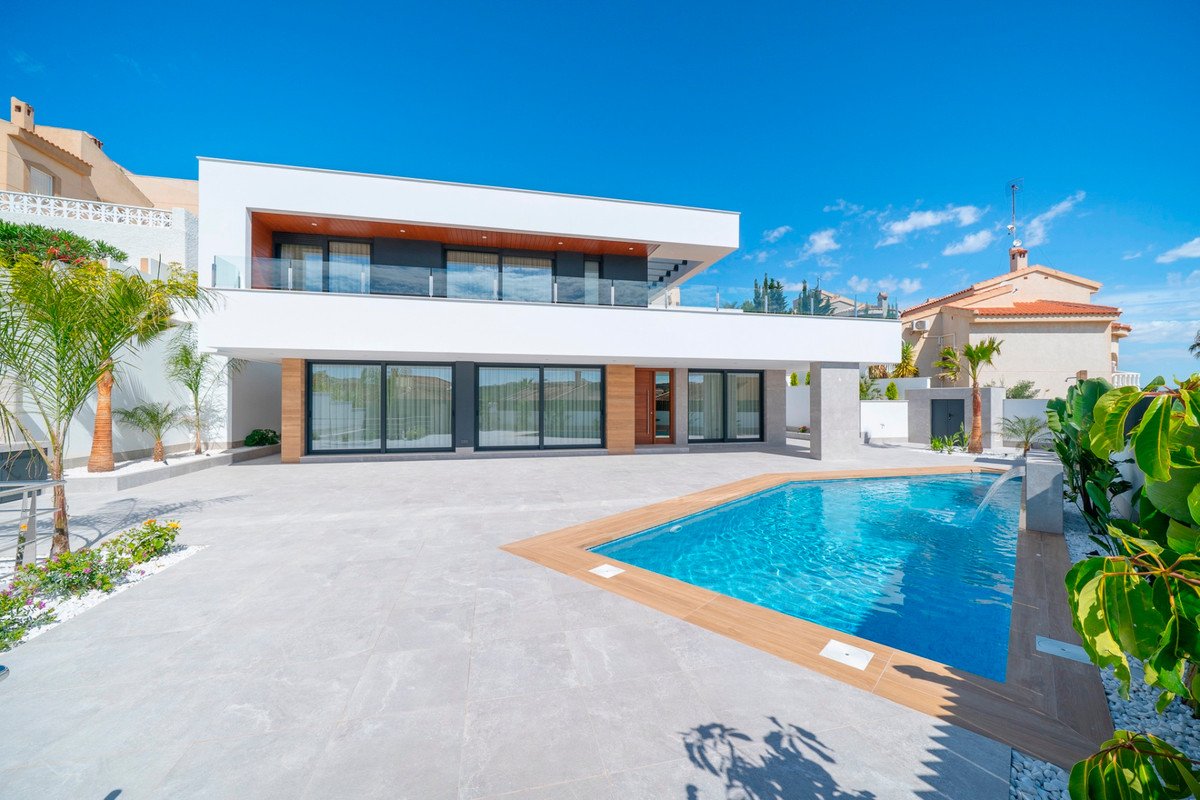 4 Bed Detached Villa in Ciudad Quesada in Ciudad Quesada, Detached Villa