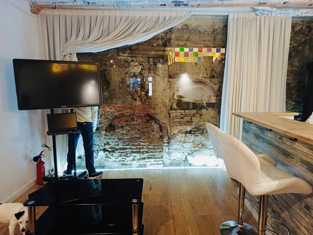 1 Bed Ground Floor Studio in Coín في Coín — استوديو بالطابق الأرضي