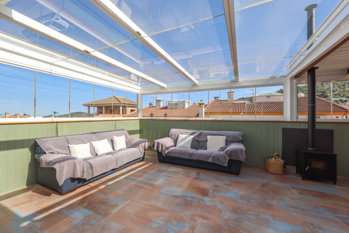 1 Bed Townhouse in Guaro in Guaro, 