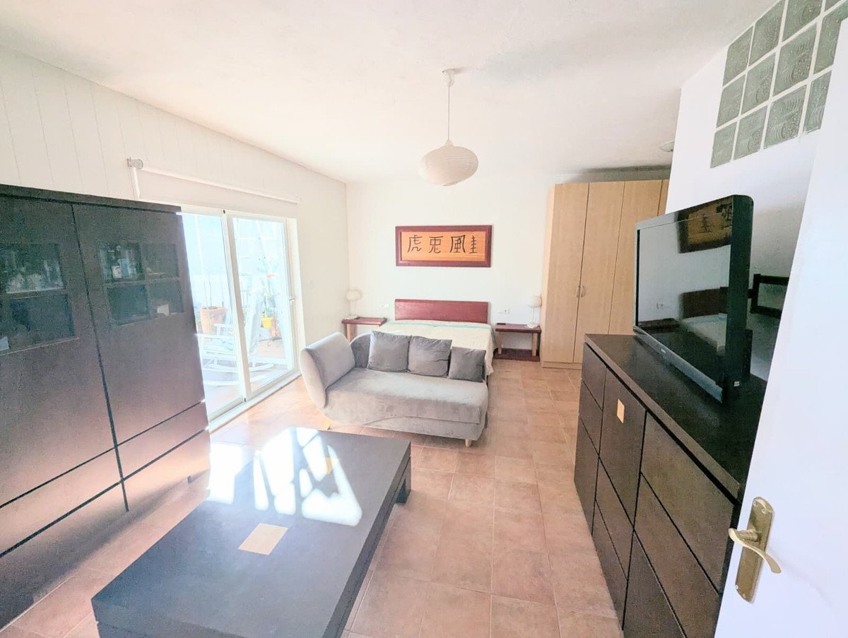 2 Bed بيت مدينة in Guaro في Guaro, تاون هاوس