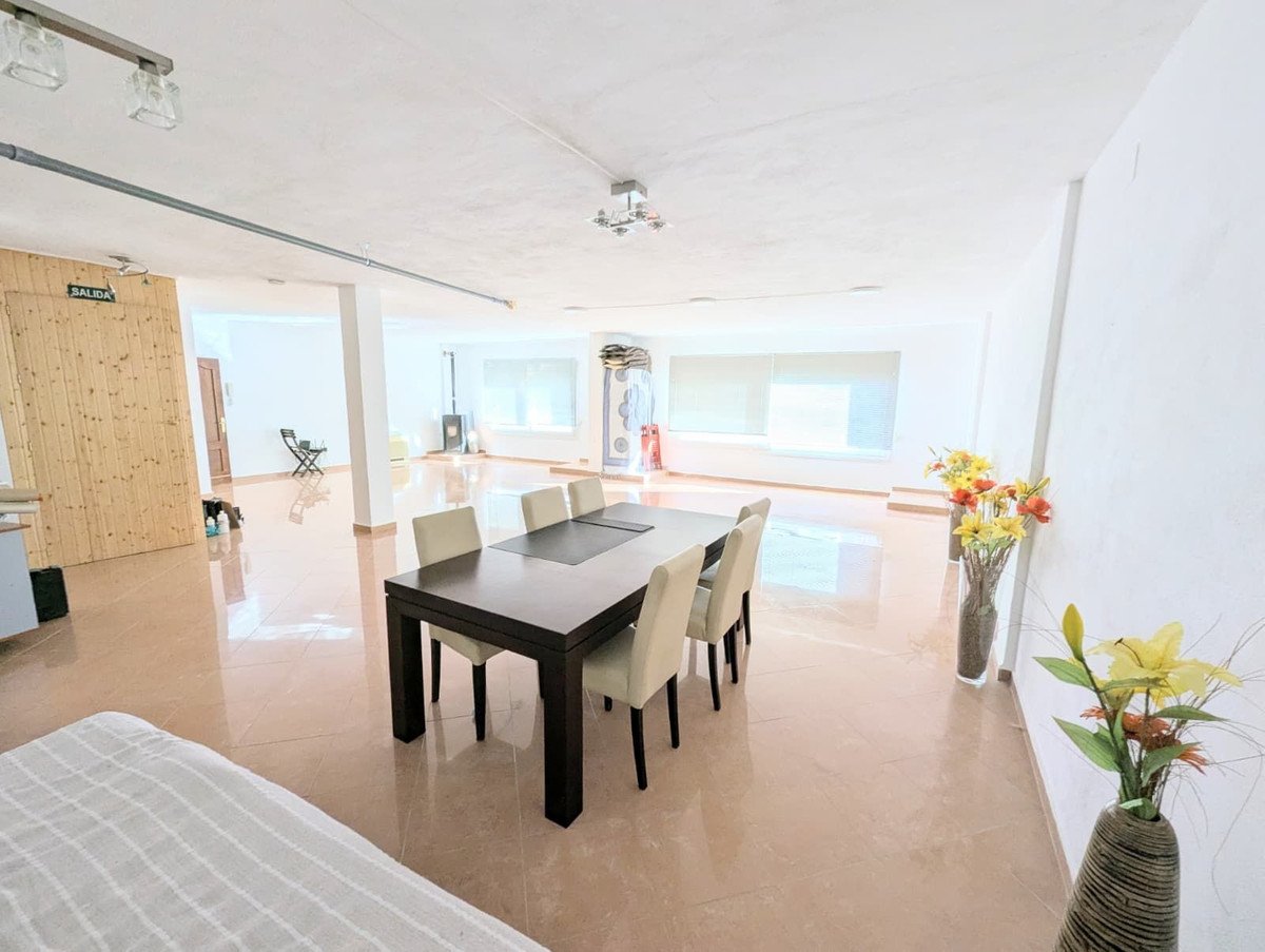 2 Bed بيت مدينة in Guaro في Guaro, تاون هاوس