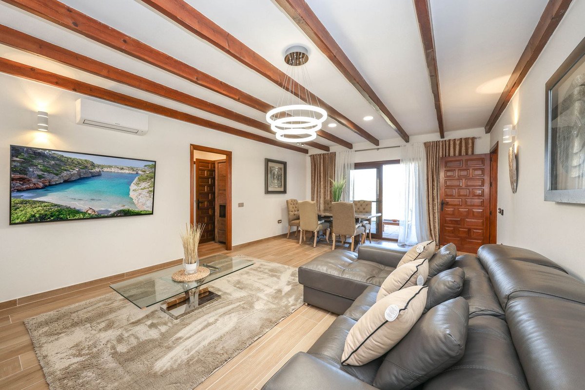 4 Bed Detached Villa in Guaro in Guaro, Detached Villa