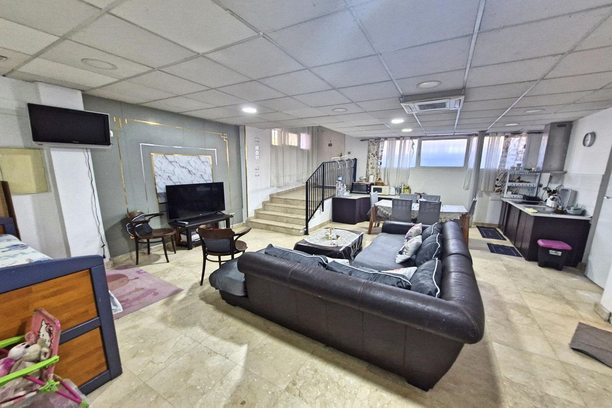 1 Bed شقة في الطابق الأرضي in Coín في Coín, شقة