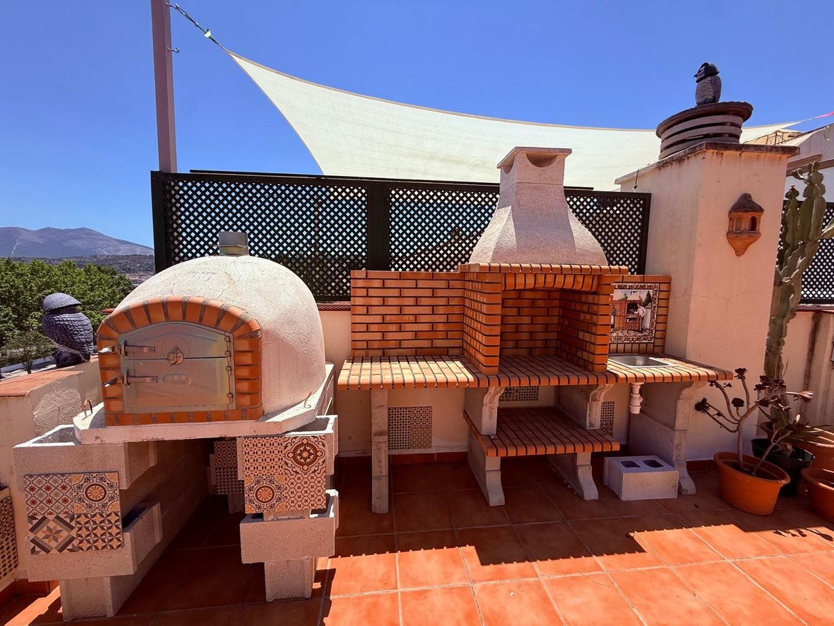 3 Bed Bovenste Verdieping Appartement in Coín in Coín, Appartement