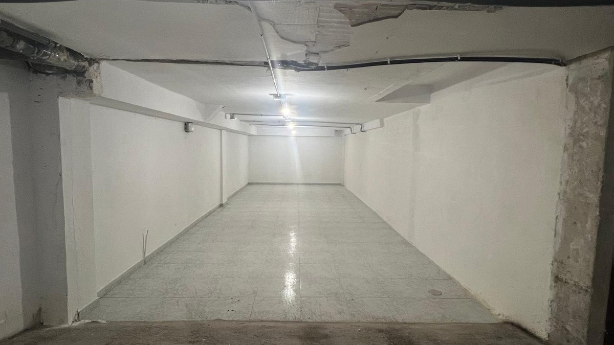 Garage in Coín في Coín, كراج