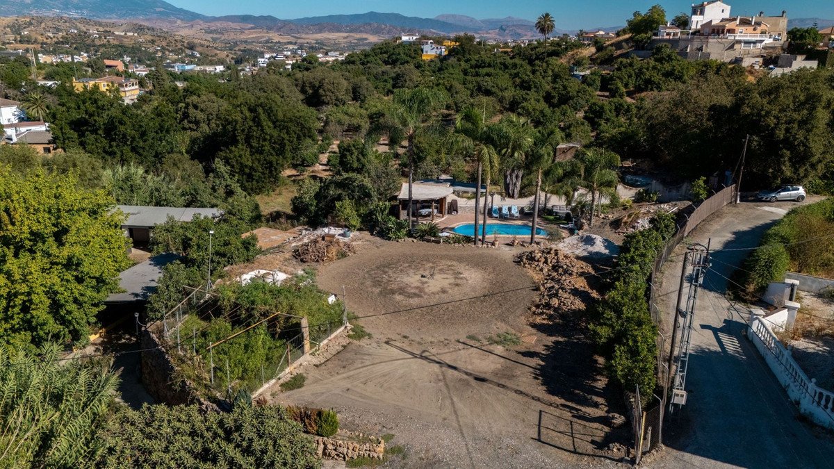 2 Bed فيلا مستقلة in Coín في Coín, فيلا ريفية