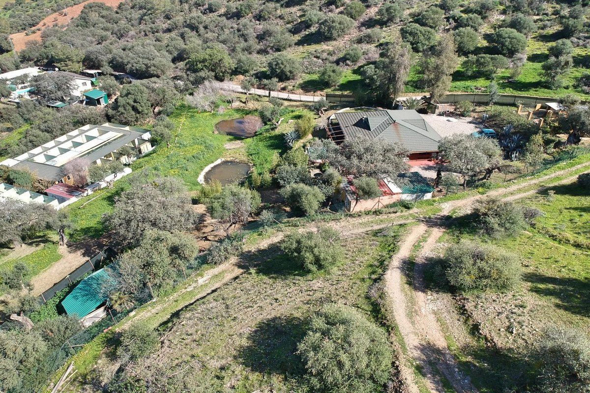 3 Bed Farm in Coín in Coín, 