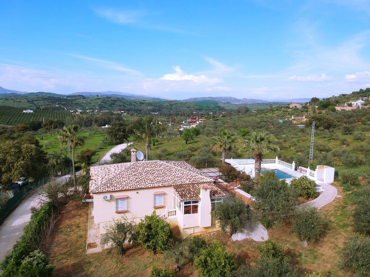 3 Bed مزرعة فينكا in Coín في Coín, فيلا ريفية