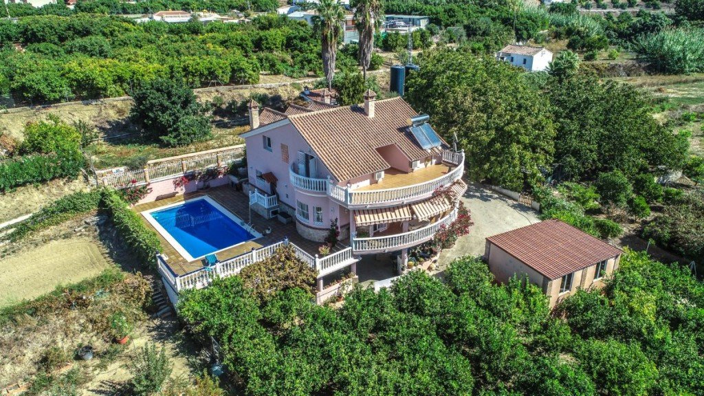 4 Bed مزرعة فينكا in Coín في Coín, فيلا - كورتيجو