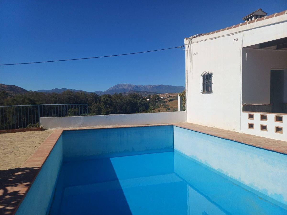 4 Bed مزرعة فينكا in Coín في Coín, فيلا ريفية