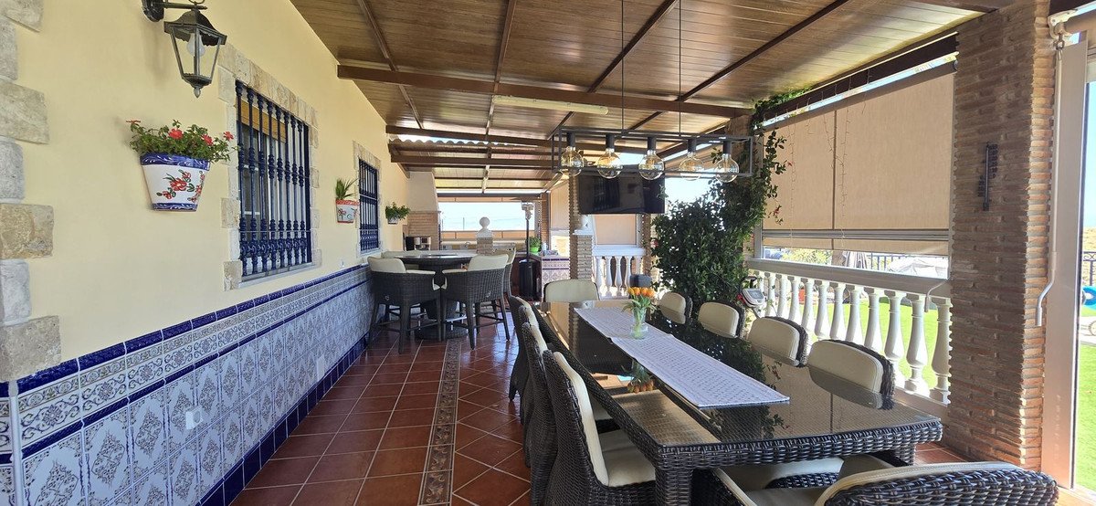 5 Bed مزرعة فينكا in Coín في Coín, فيلا ريفية