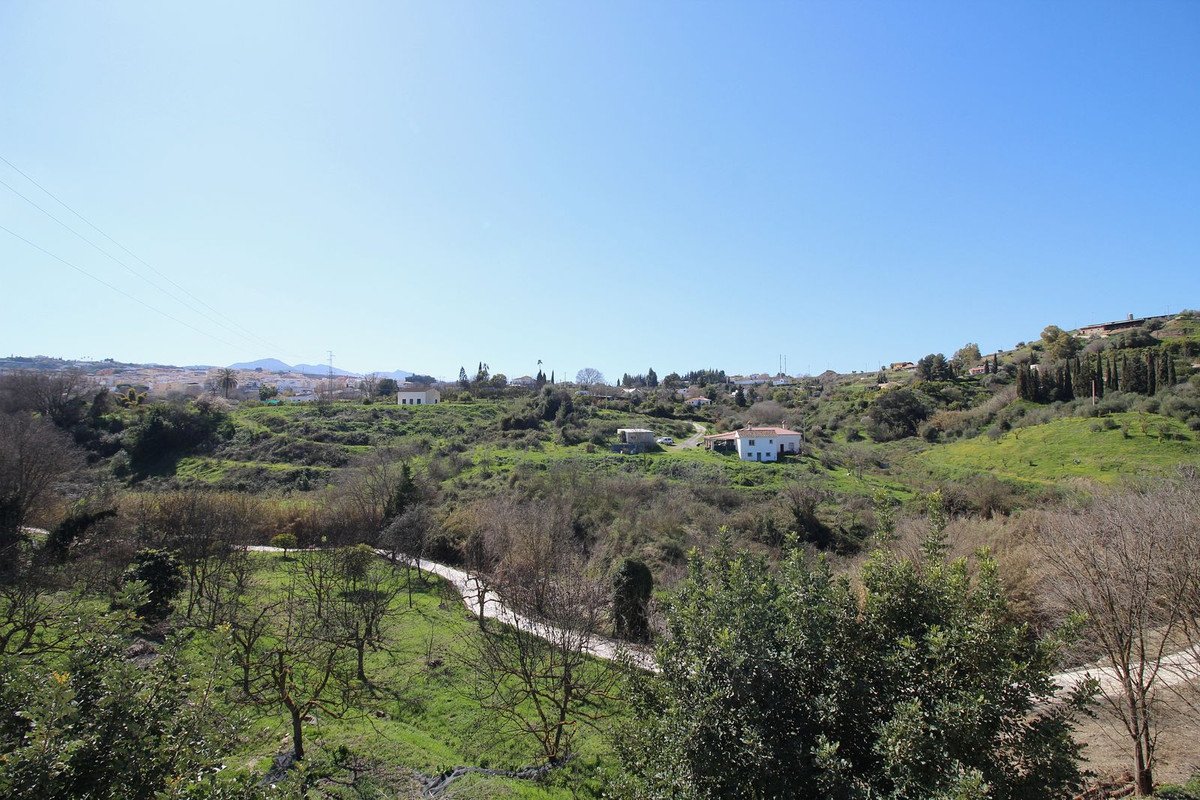 2 Bed منزل شبه منفصل in Coín في Coín, فيلا نصف مفردة