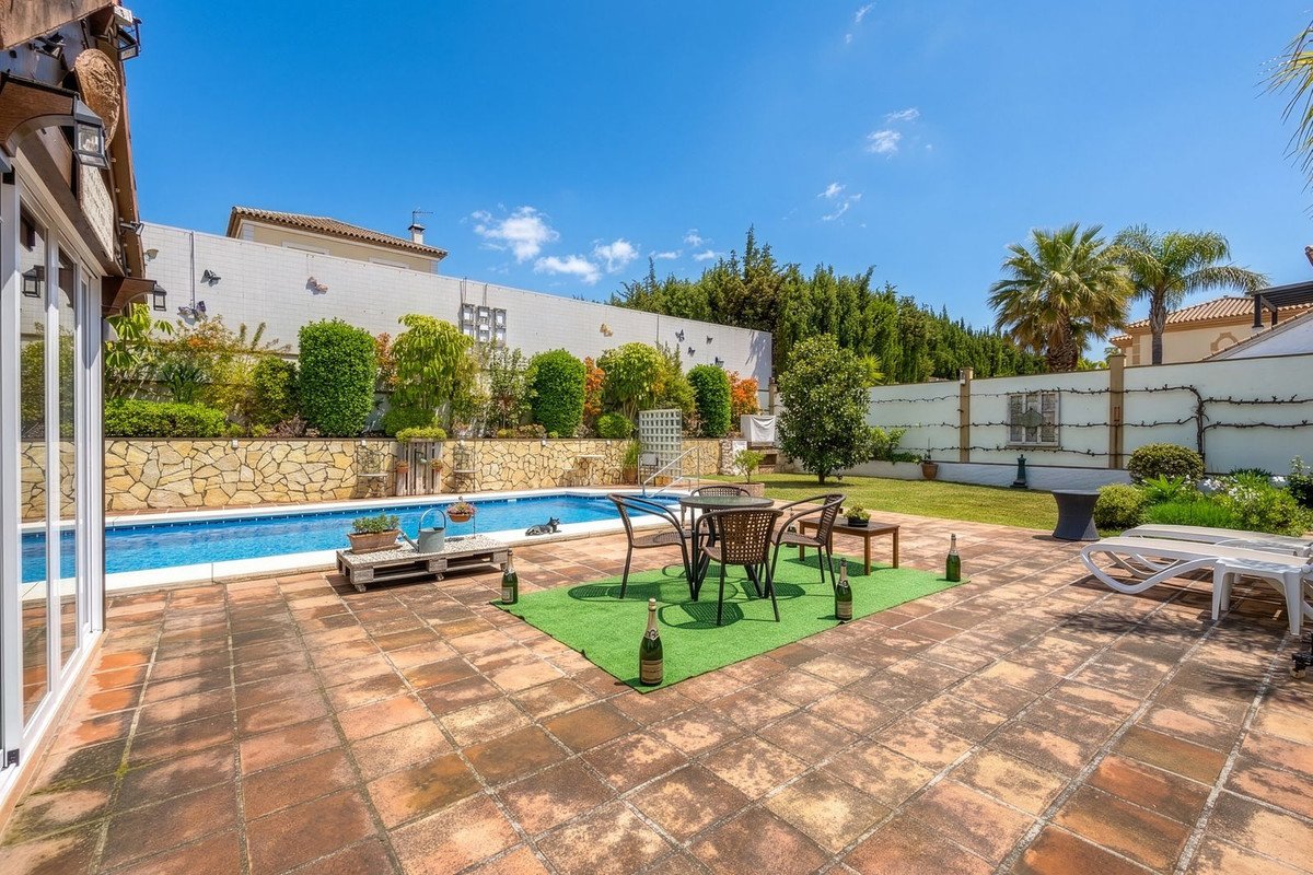 3 Bed فيلا مستقلة in Coín في Coín, فيلا منفصلة