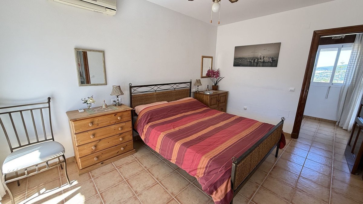 3 Bed فيلا مستقلة in Coín في Coín, فيلا منفصلة