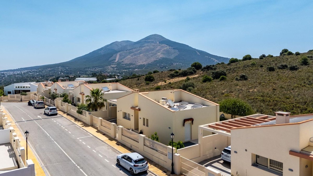 3 Bed فيلا مستقلة in Coín في Coín, 