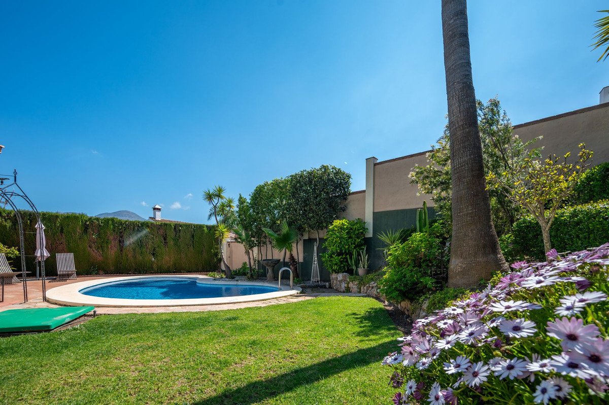 3 Bed فيلا مستقلة in Coín في Coín, فيلا منفصلة